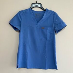 FIGS Women's Catarina One-Pocket Scrub Top in Ceil Blue, size XXS